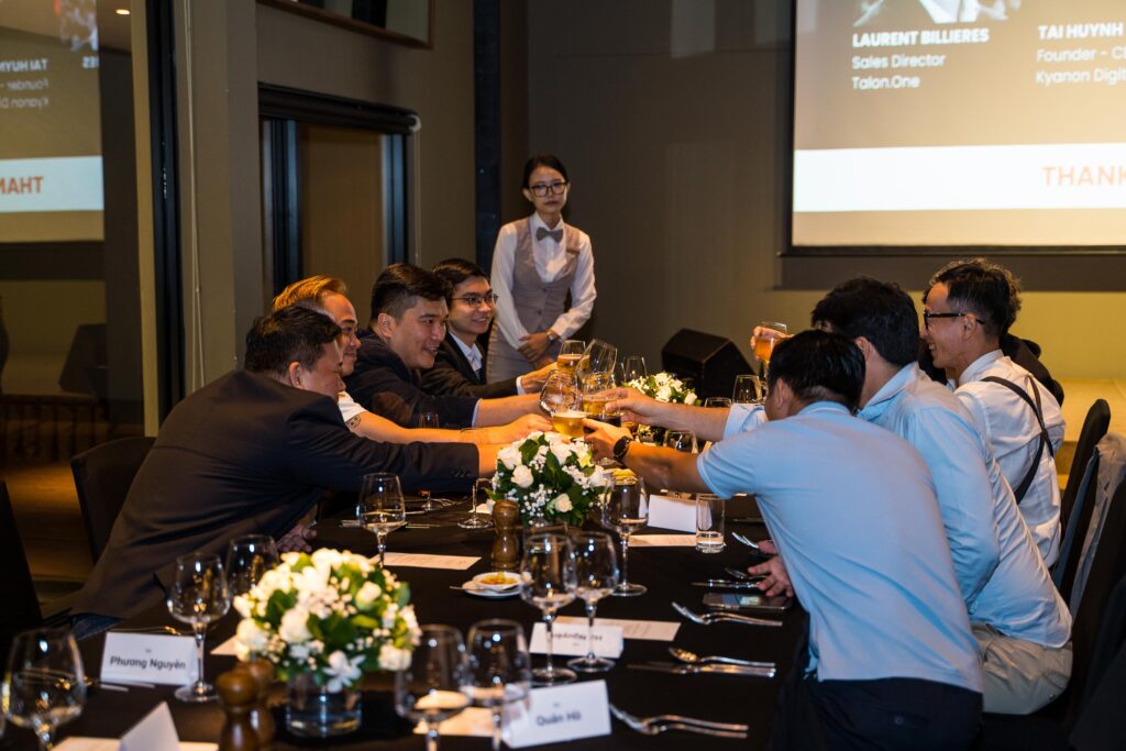 Roundtable Dinner With 30 Top Digital Leaders of Consumer-Facing Enterprises in Vietnam 5