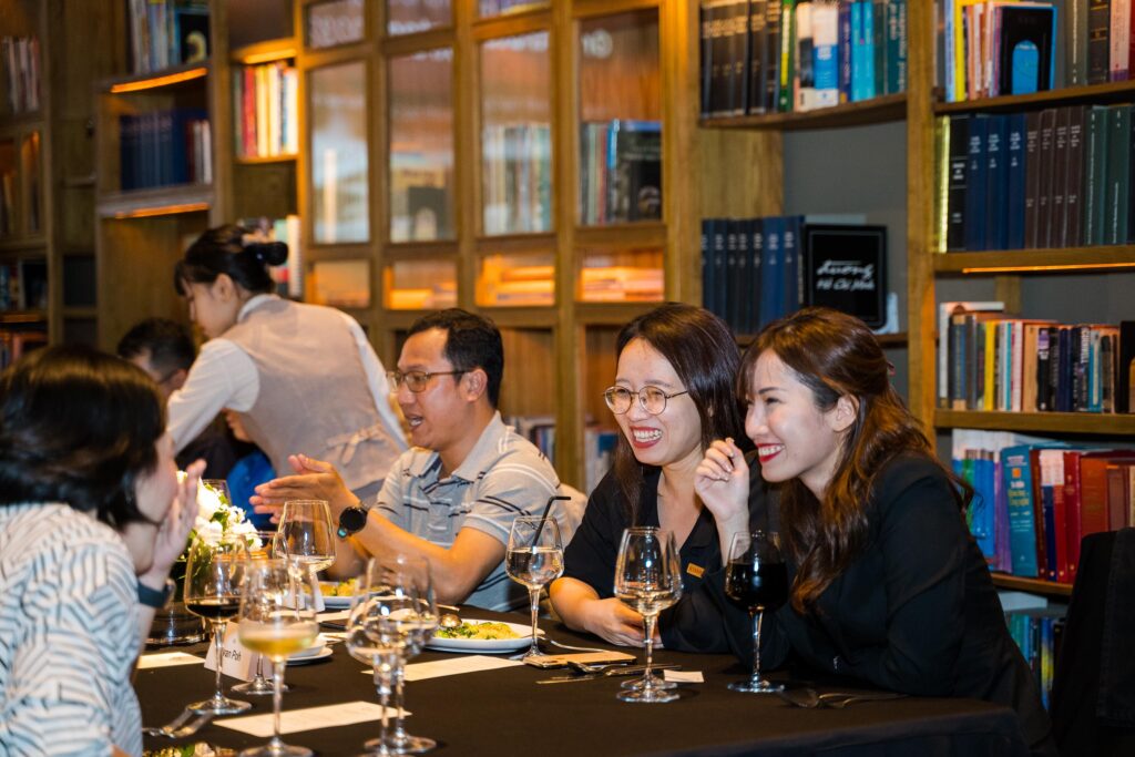 Roundtable Dinner With 30 Top Digital Leaders of Consumer-Facing Enterprises in Vietnam 6