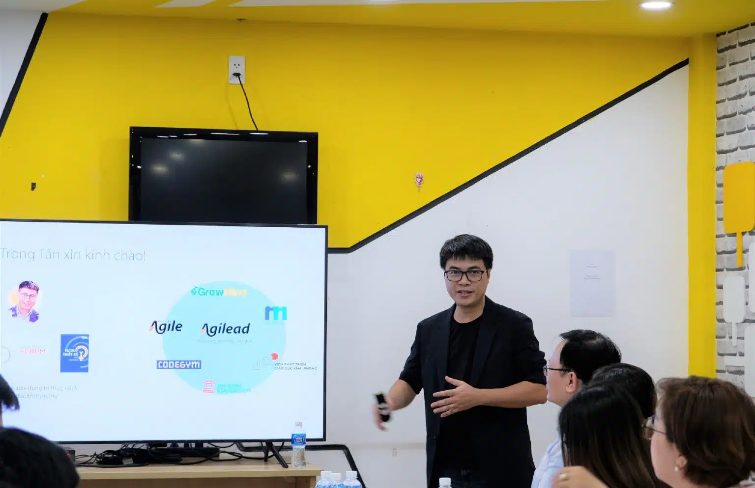 mr-duong-trong-tan-ceo-of-agilead-shares-the-topic-creating-organization-and-knowledge-practice-kyanon-digital
