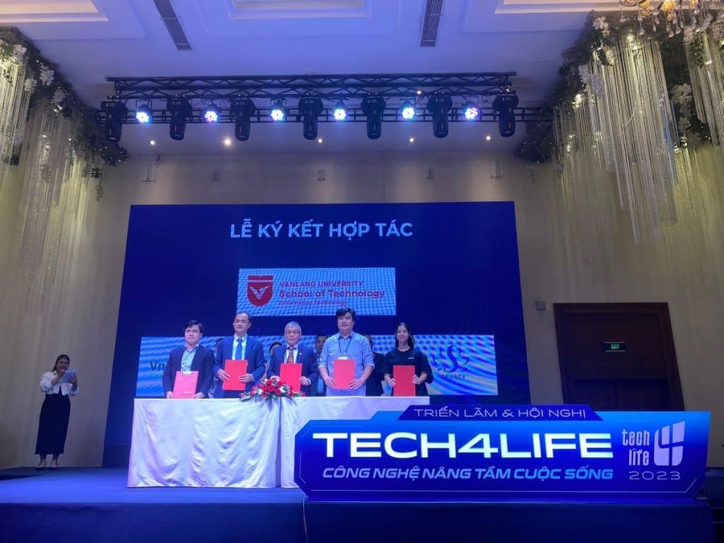 kyanon-digital-ky-ket-thoa-thuan-hop-tac-voi-khoa-cong-nghe-thong-tin-dai-hoc-van-lang 2