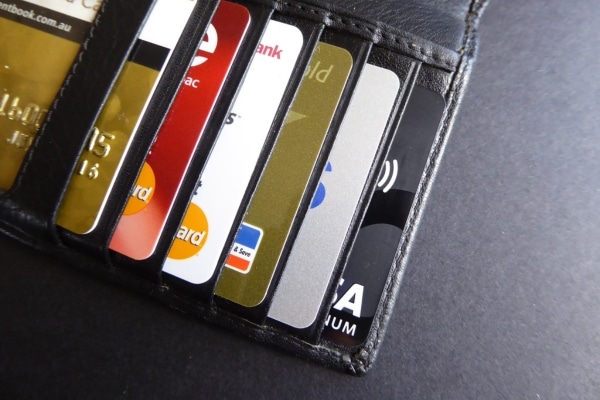 Tình trạng chiếm đoạt thẻ tín dụng nội bộ