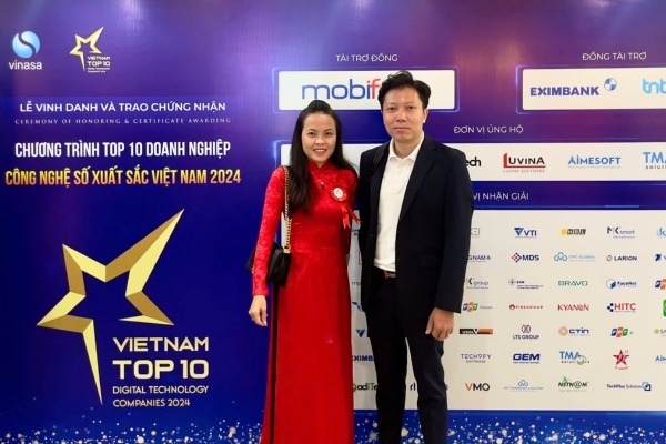 Đại diện từ Kyanon Digital tại Lễ trao giải Top 10 Doanh nghiệp công nghệ số xuất sắc Việt Nam 2024