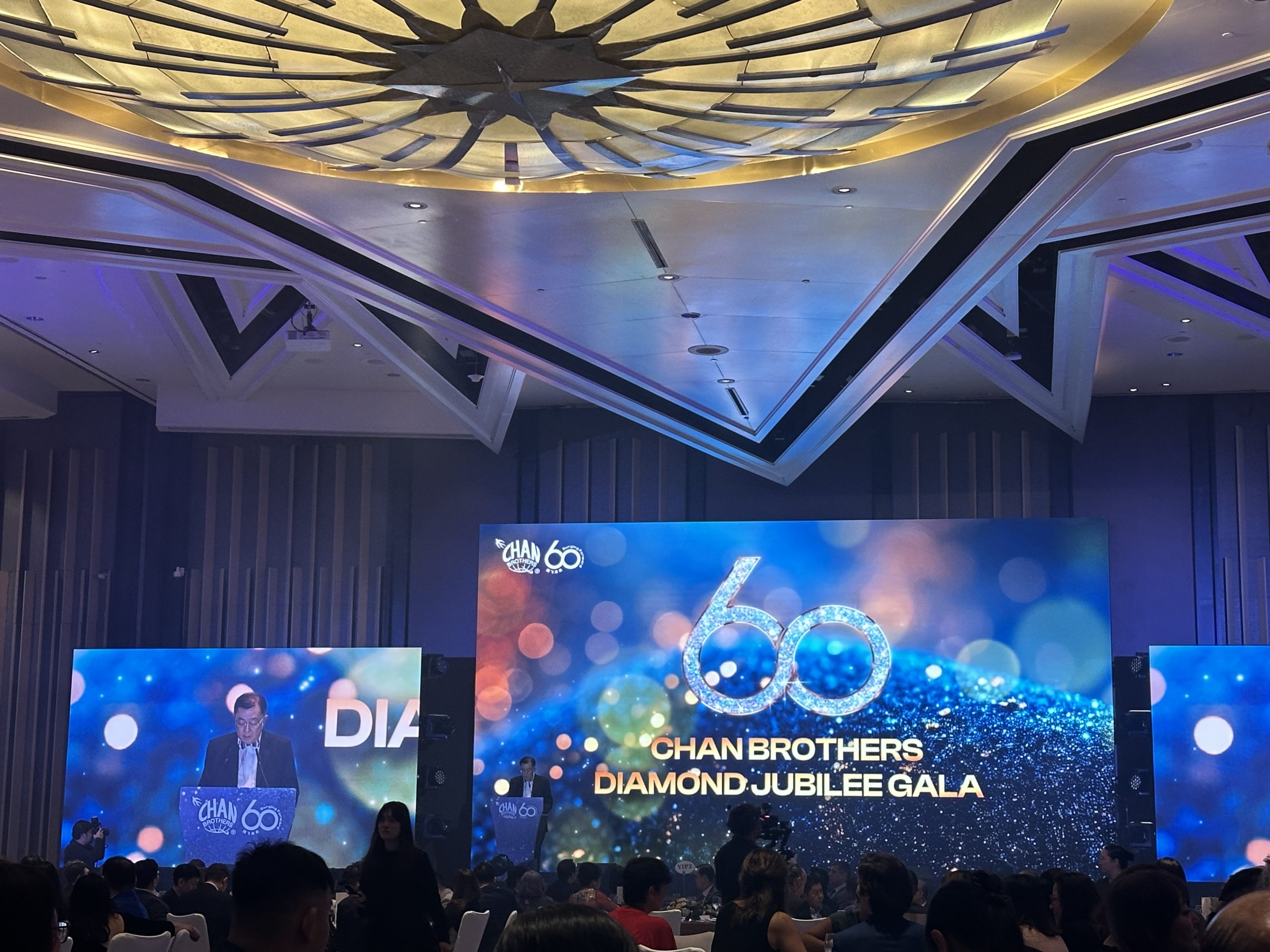 kyanon-digital-chuc-mung-chan-brothers-travel-ky-niem-60-nam-1